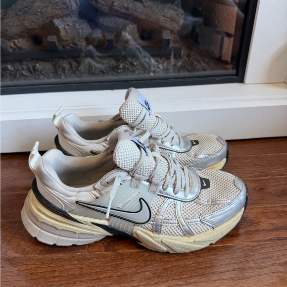 Nike V2K Run Women's size 8 - Picture 2 of 7